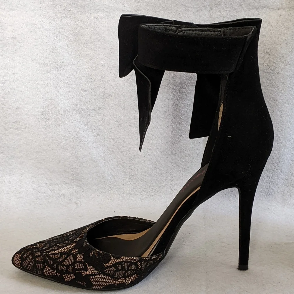 Shoe Dazzle throw cocktail